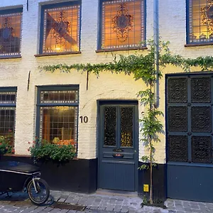 Bed & Breakfast Huyze Peerdenbrugghe, Bruges