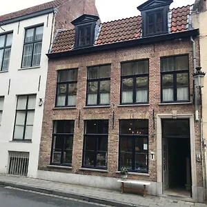 Apartment Dijver - Serene Escape In The Heart Of Historic, Bruges